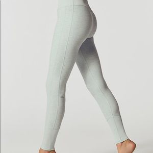 LIKE NEW ALO YOGA CLOUD HEATHER LOUNGE LEGGING